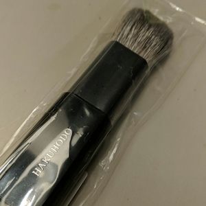 Hakuhodo retractable round face makeup brush
